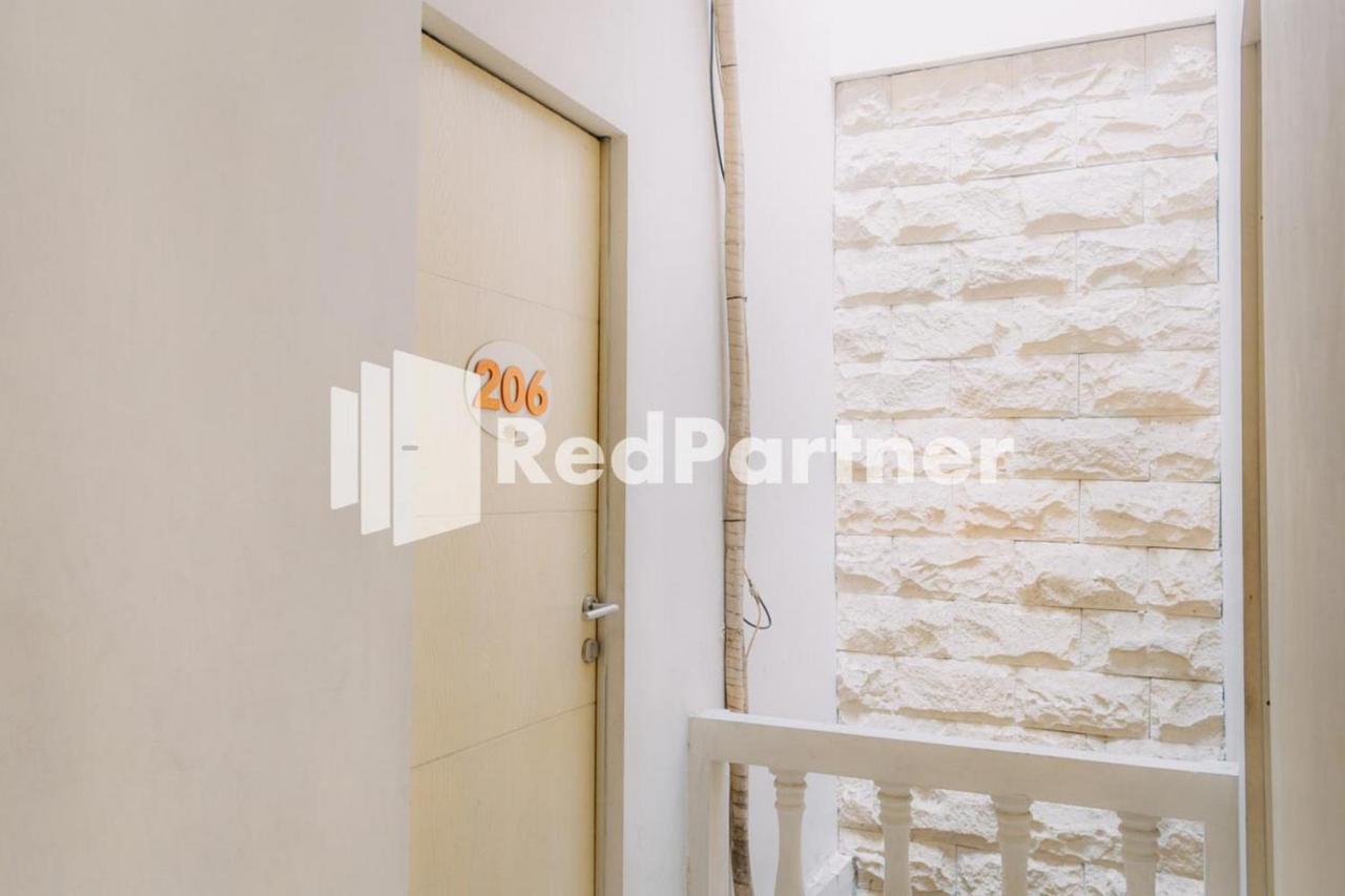 We Stay Residence Redpartner Surabaya Exterior photo